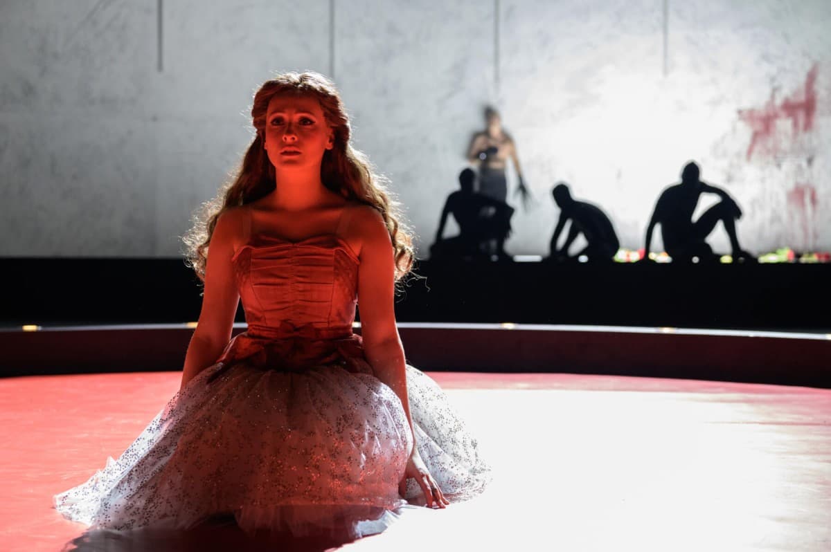Beauty and the Beast — photo 1