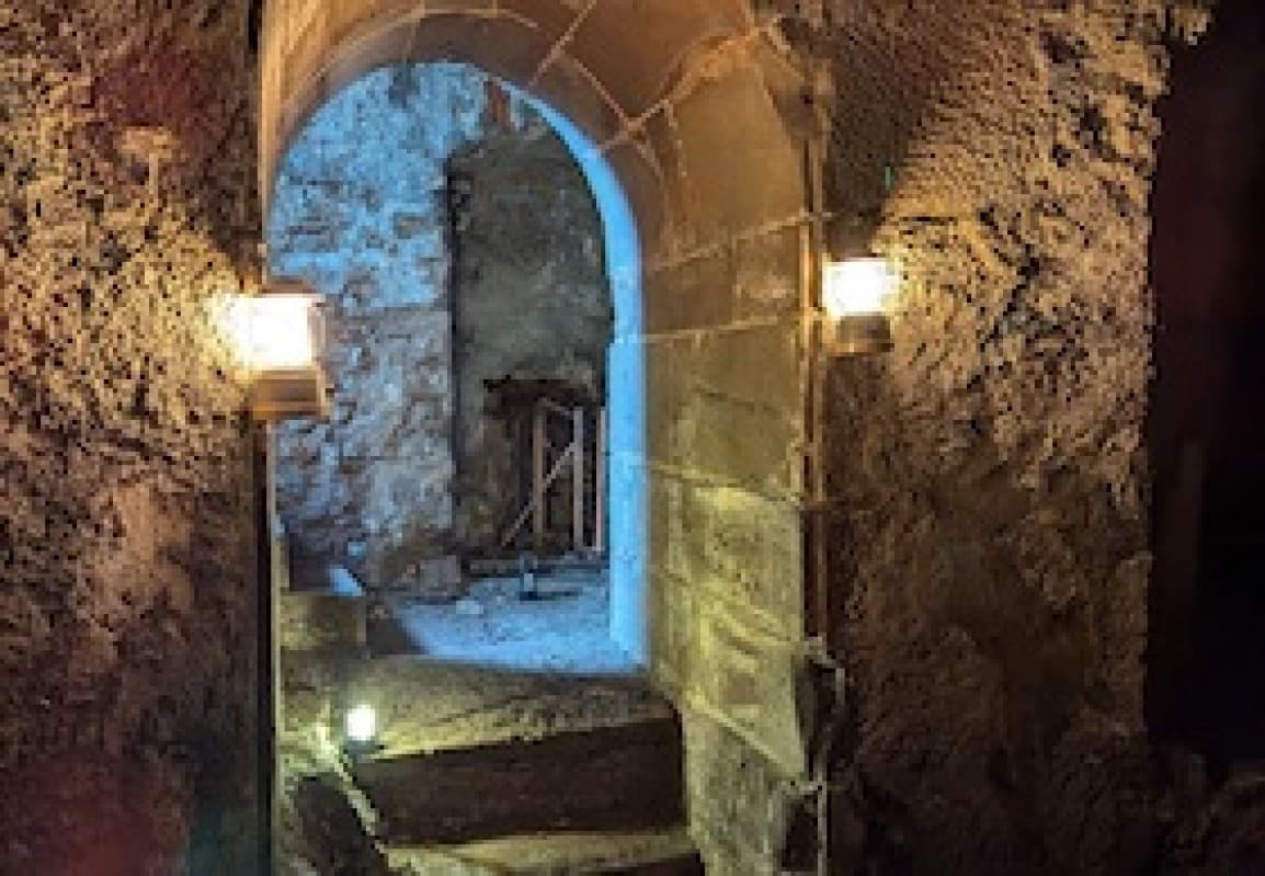Freiburger Unterwelten: Beinhaus, Bunker, Nonnengruft - Historix-Tour mit Schauspieler — photo 1