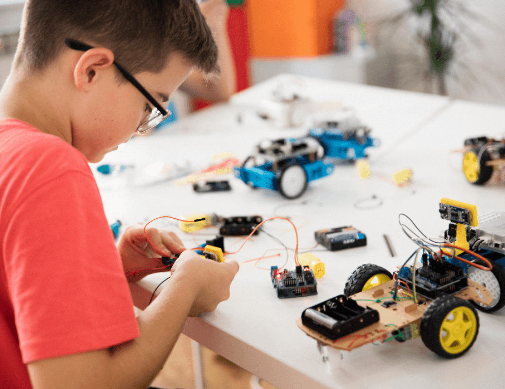 Creative Afternoon with Robotics and Coding for Children — photo 1