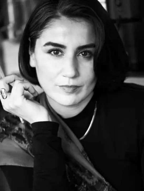 Karosh Taha with her new novel «Gulistan» — photo 1