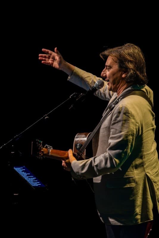 Pippo Pollina - solo in concert — photo 1