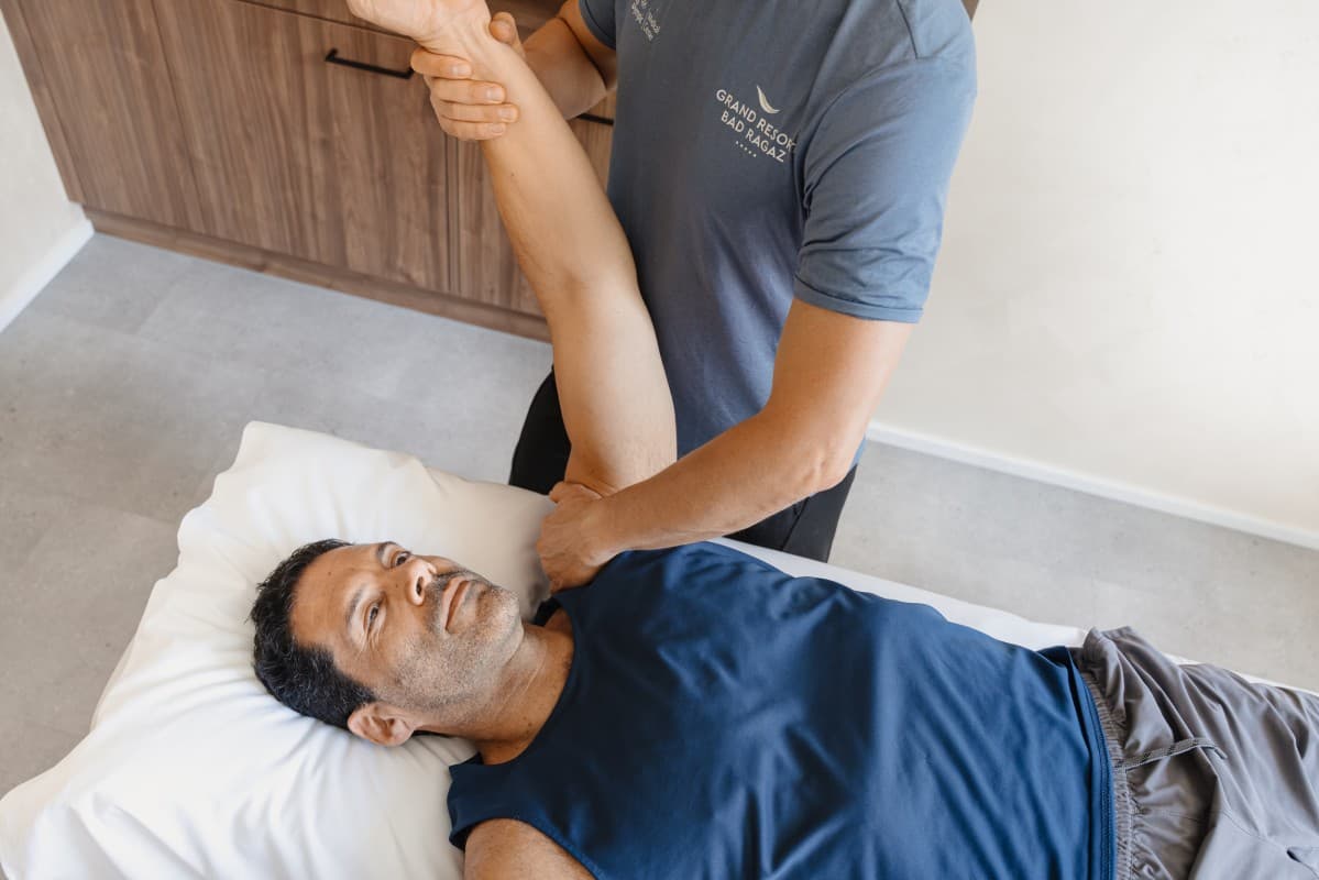 When the Shoulder Aches: Causes, Solutions, and Prevention — photo 1