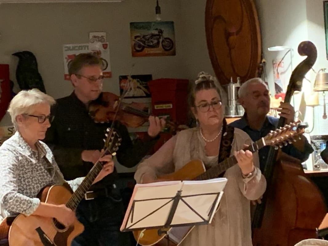 Bluegrass Jam (Stubete) im Alpenrösli Wallikon — photo 1