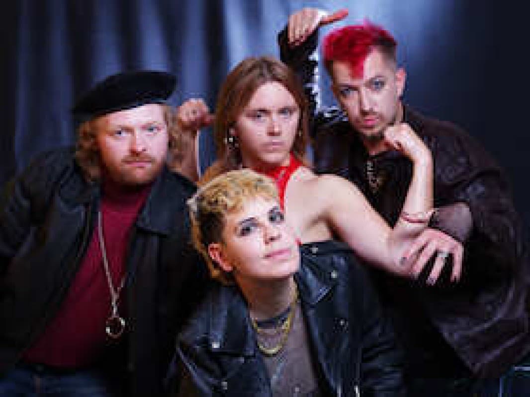 MAZ AND THE PHANTASMS - (GB) – Surf-Punk / Indie-Pop — photo 1