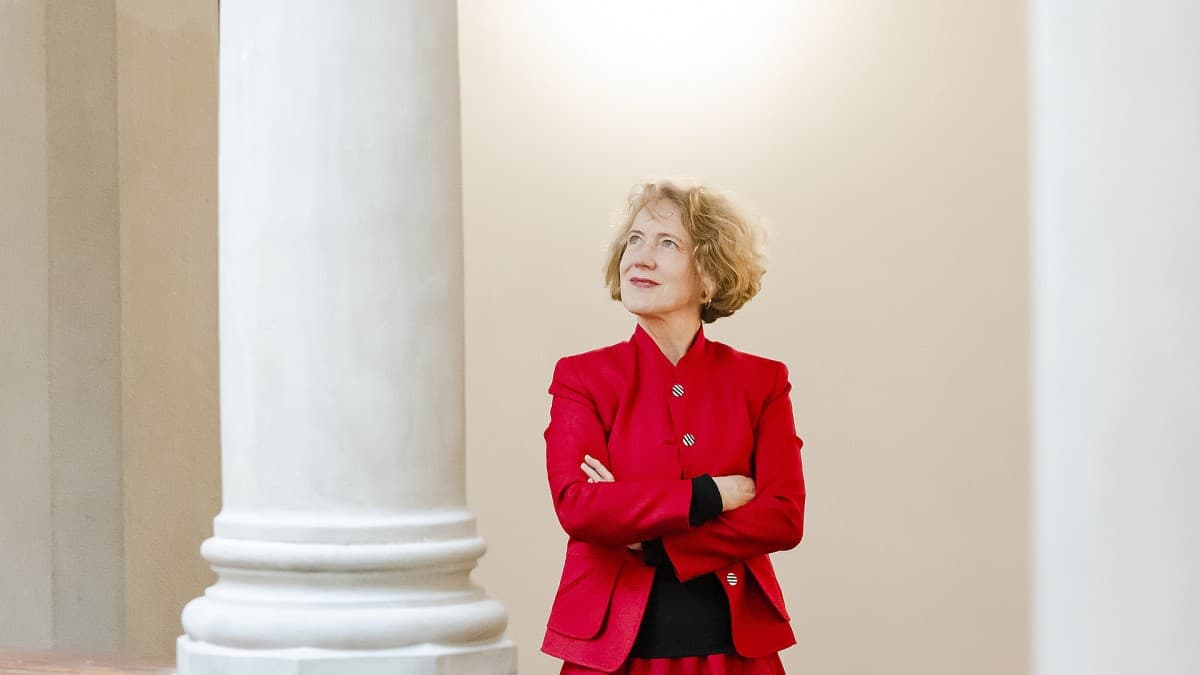One Hour with Corinne Mauch — photo 1
