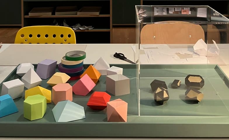 Würfel, Wabe, Pyramide – Magische Modelle aus Papier — photo 1