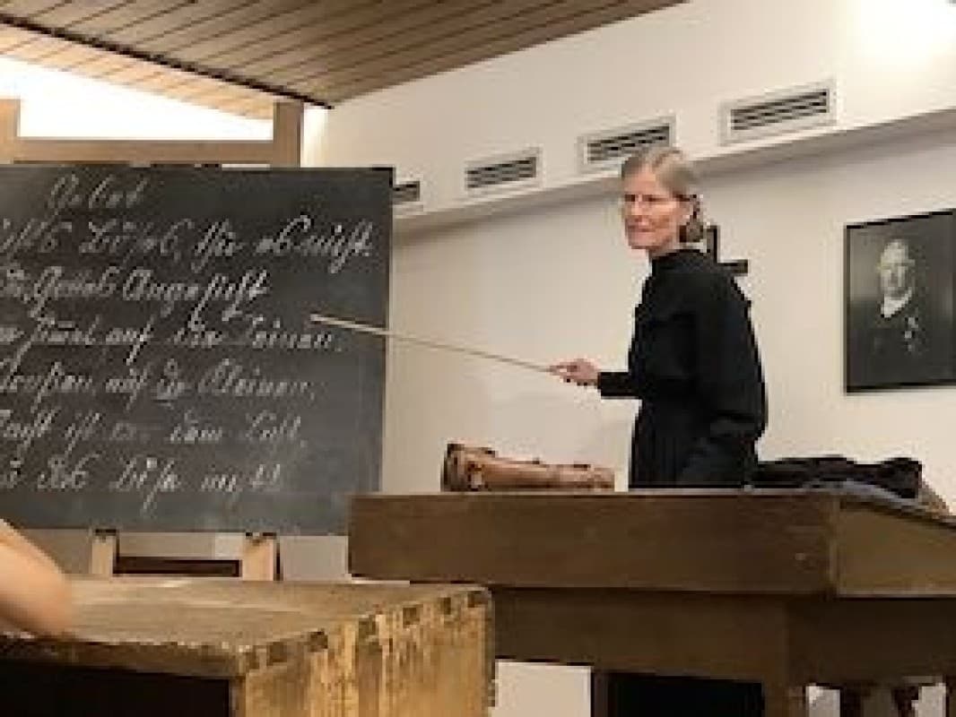 Costume Tour: Miss Elise – Teacher in the Village School around 1850 — photo 1