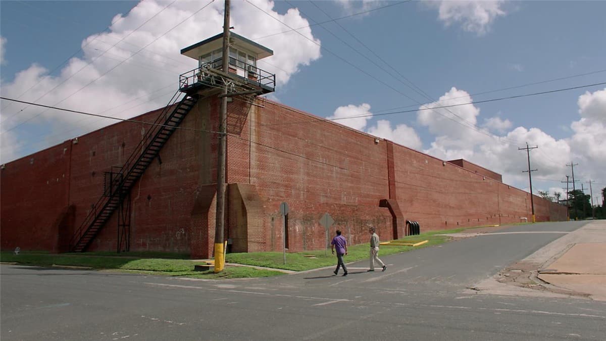 God Save Texas – Episode 1: Hometown Prison — photo 1