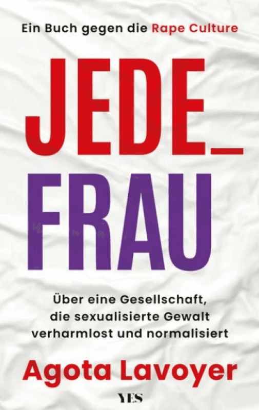 Reading "jede_frau" by Agota Lavoyer — photo 1