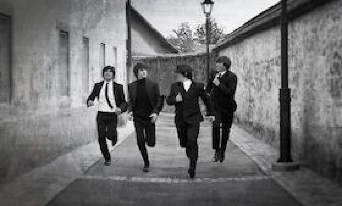 A Beatles Tribute - HELP! — photo 1