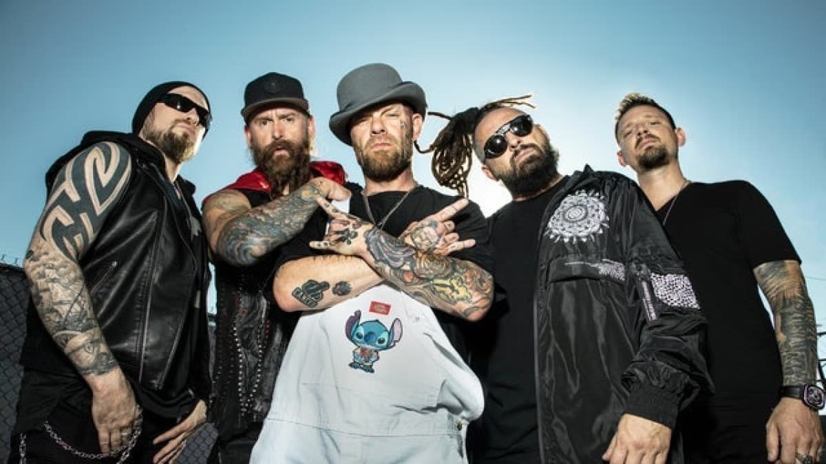 Five Finger Death Punch — photo 1