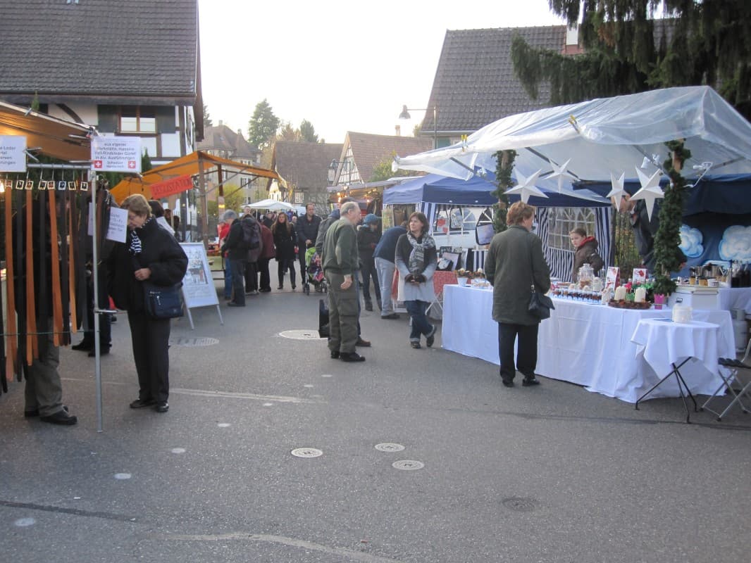 Spring Market in Allschwil, at the village square, Neuweilerstrasse and Mühlebachweg — photo 1