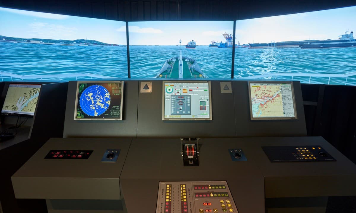 Offshore Ship Handling Simulator — photo 1