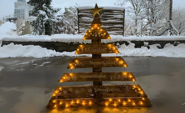 NATURENA: Palettentannenbaum mit Lichterkette — photo 1