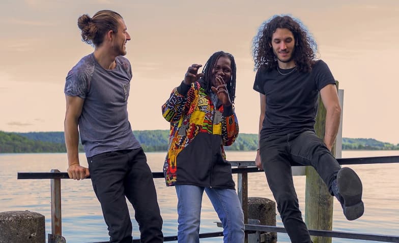 Folk & World: Issa Kouyaté Trio — photo 1