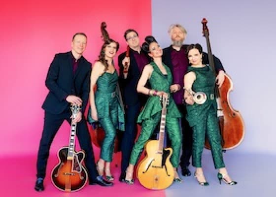Wildes Holz & Zucchini Sistaz - An evening of concert at the covered outdoor stage – full of charm, sound power, and mischief. — photo 1