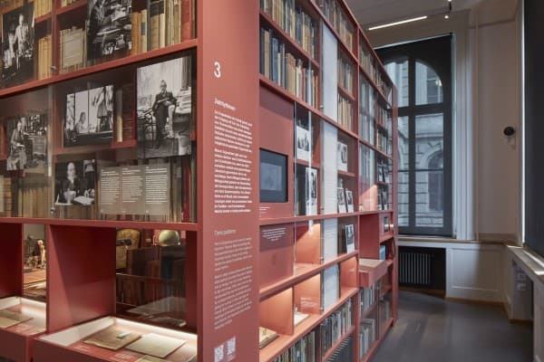 Set up in the writing room. Thomas Mann and his study — photo 1