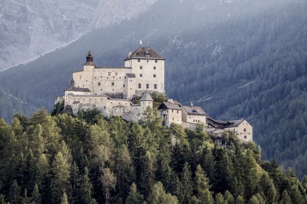 Guided tour Tarasp Castle — photo 1