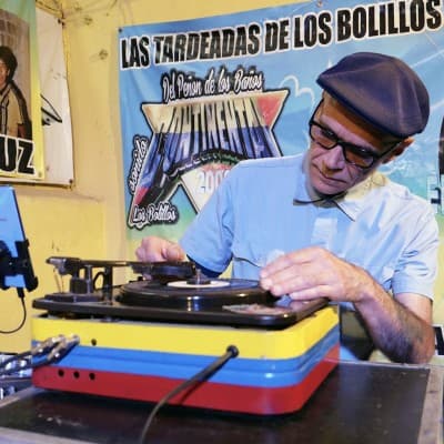 Buzz (Boss Hi-Fi) — photo 1