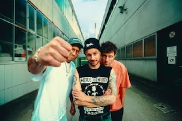 ITCHY - EXTRATOURS LIVE ENTERTAINMENT presents: — photo 1