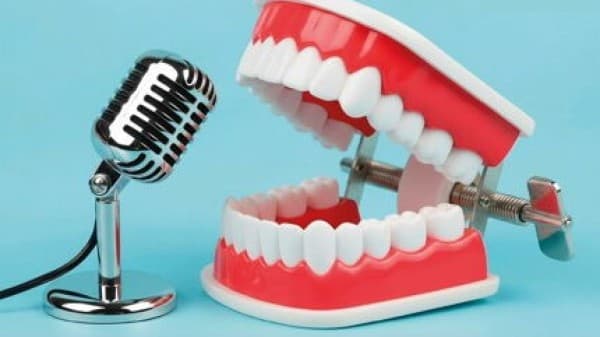 PowerPoint Karaoke with Benjamin Heutschi & Fabian Rutsche — photo 1
