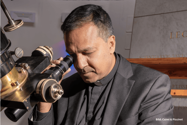 Between Telescope and Transcendence – Encounter with the Pope's Astronomer — photo 1