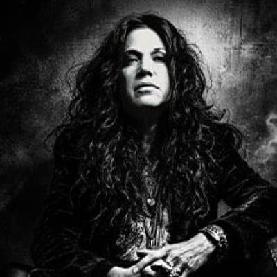 Sari Schorr — photo 1