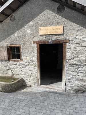 Wood-fired oven bread baking — photo 1