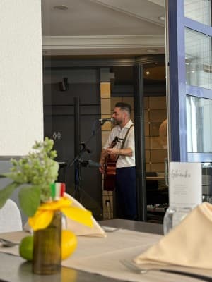 Tessiner Abend im Forum Widnau mit singing waiter — photo 1