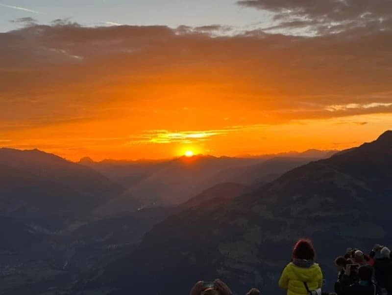 Sunrise Tour in Autumn with Summit Breakfast at Piz Mundaun — photo 1