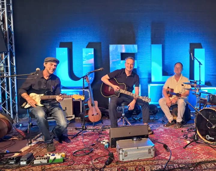 Ueli Schmezer & die Chinderlandband — photo 1